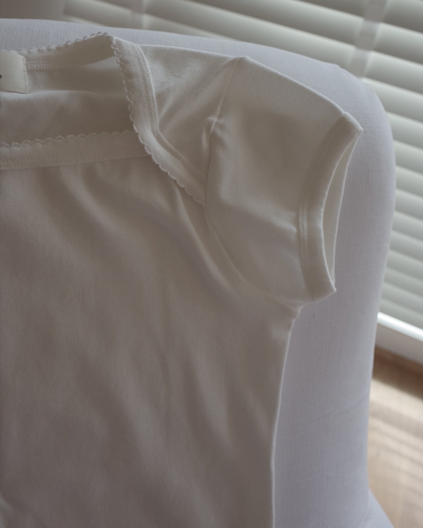 Petite Square T / White
