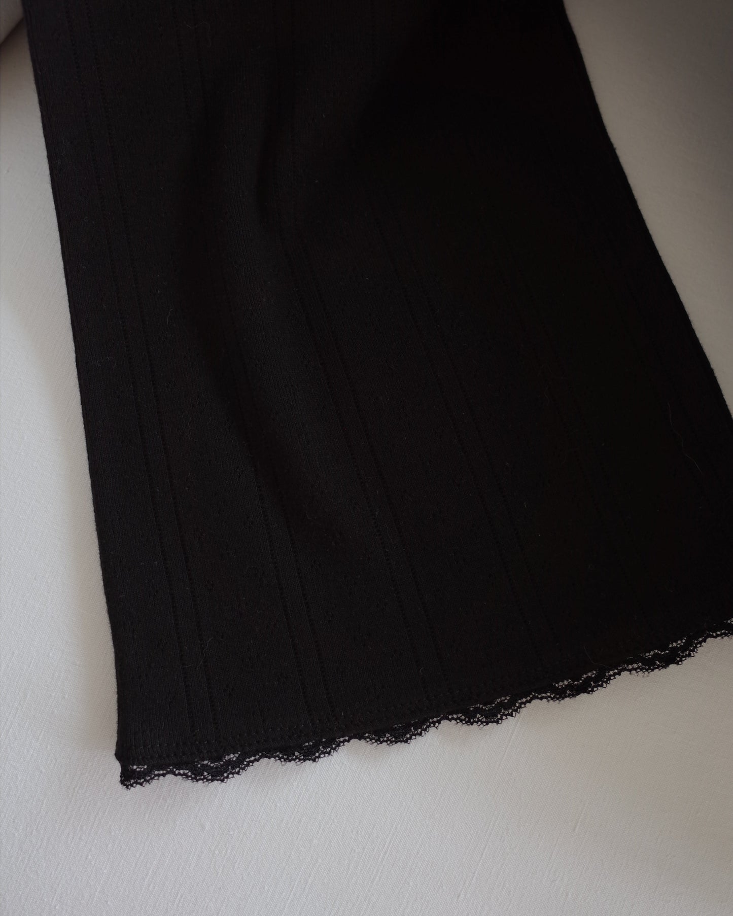 Eyelet Lace Capri Pants / Black