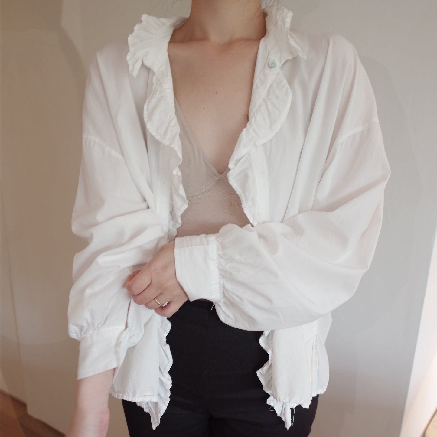 Swan Frill Blouse / White