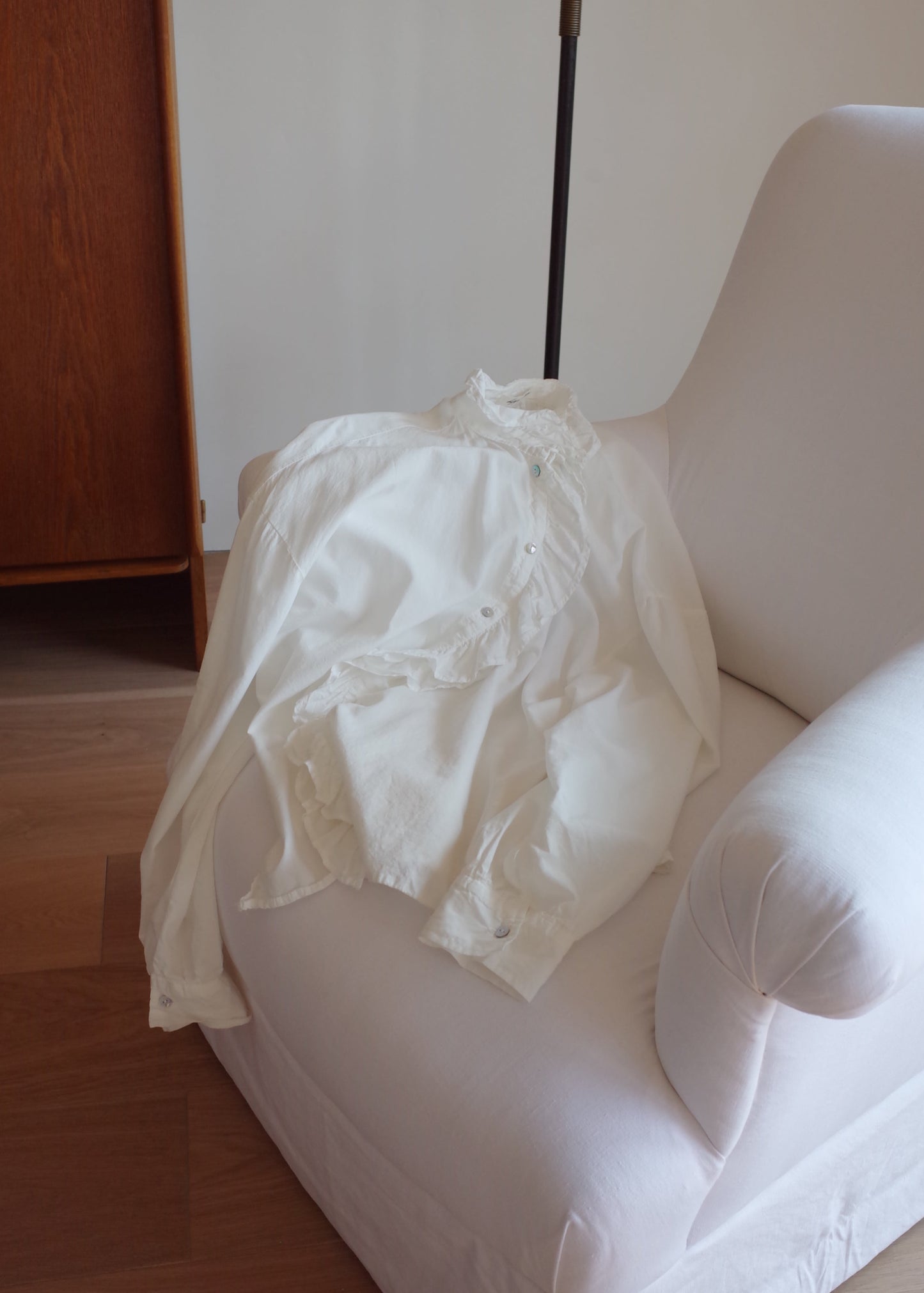 Swan Frill Blouse / White