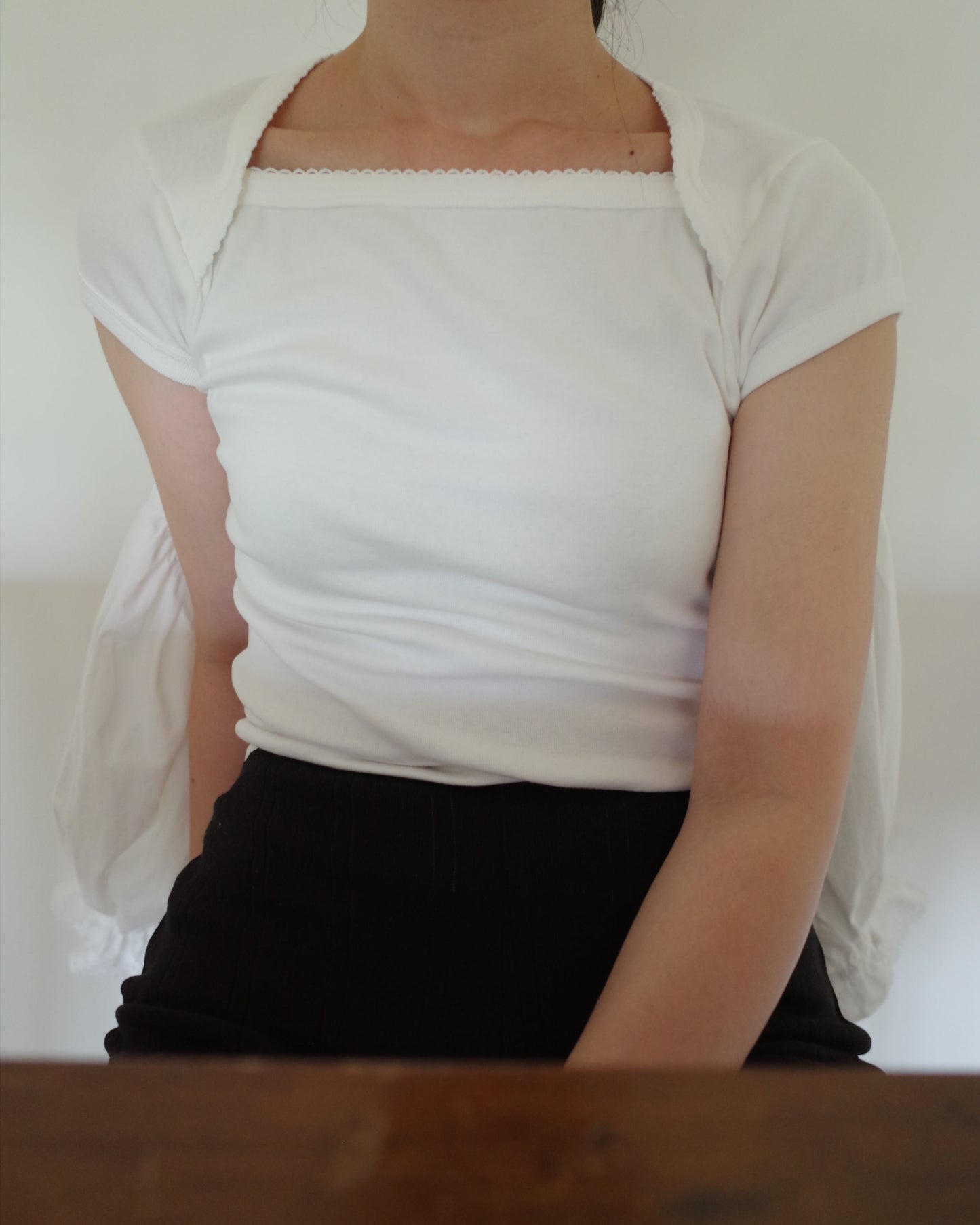 Petite Square T / White