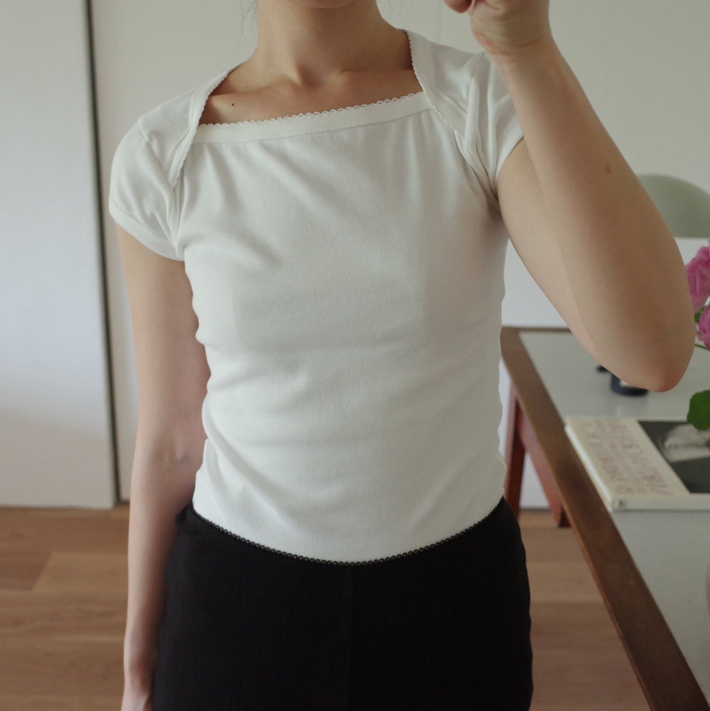 Petite Square T / White
