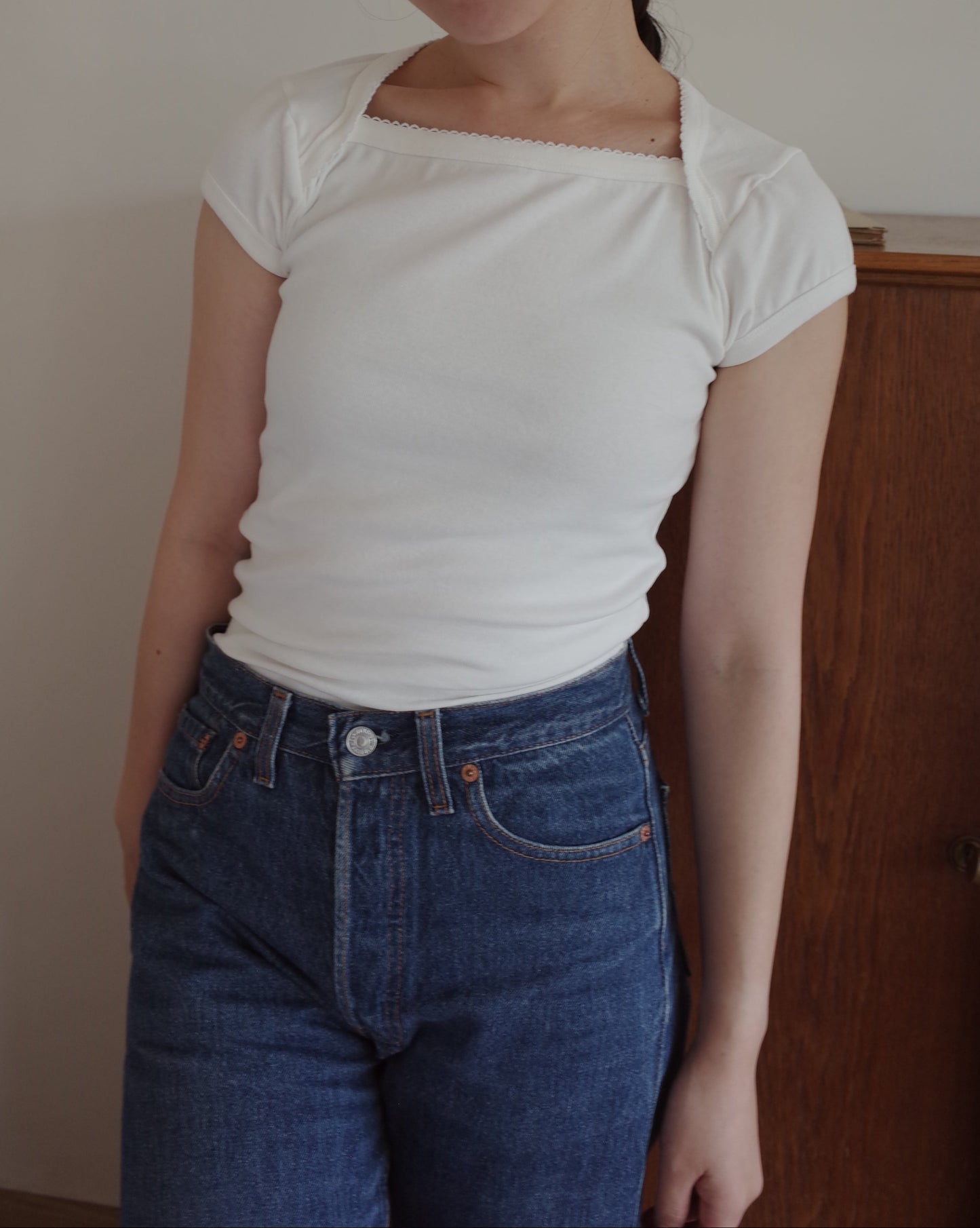 Petite Square T / White