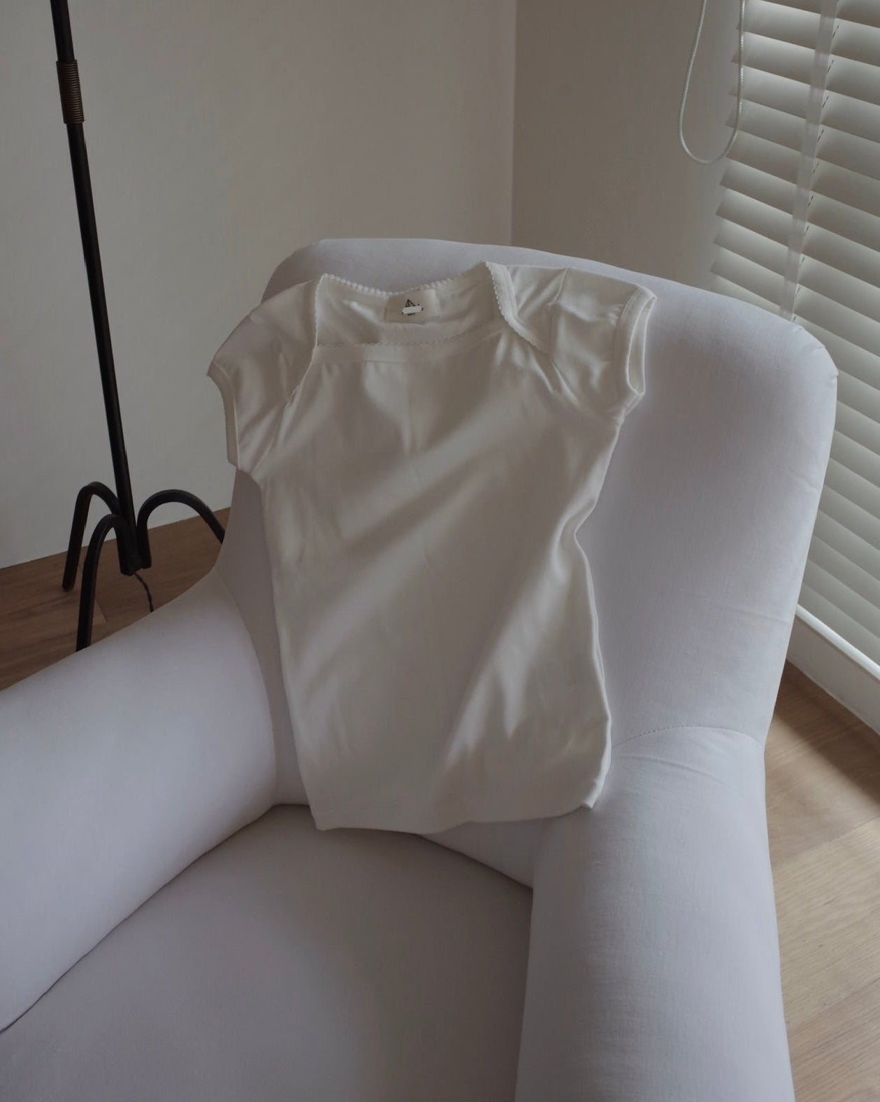 Petite Square T / White